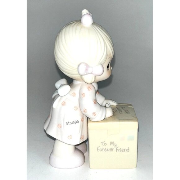 Precious Moments Sharing is Universal 1987 E-0007 Membership Figurine - Picture 5 of 6
